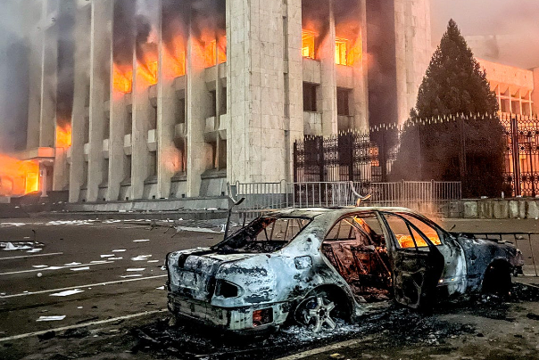 الفوضى تطال كازاخستان: احتجاجات عنيفة ترفع مستوى التهديد الى اللون الاحمر