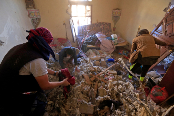 غارات الحقد تتواصل.. العدوان يرتكب مجزرة مروعة في الحديدة باليمن