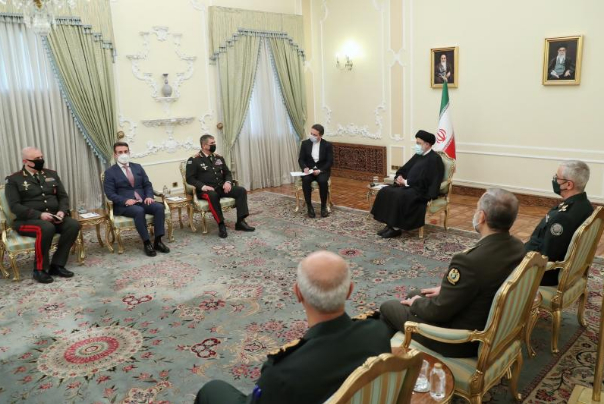 Президент ИРИ принял делегацию во главе с министром обороны Азербайджанской Республики