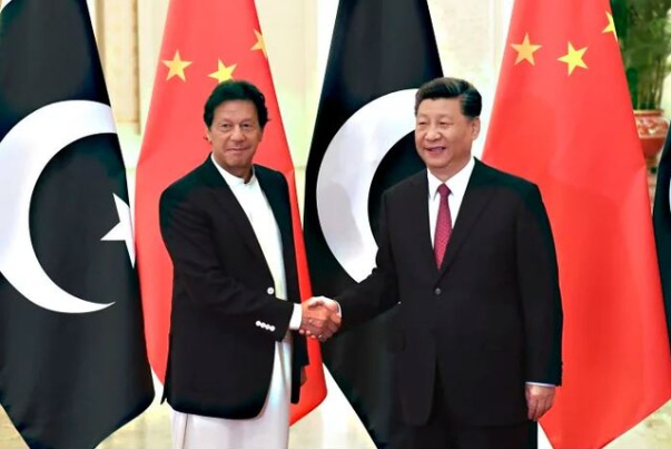 پاکستان از چین وام می‌گیرد