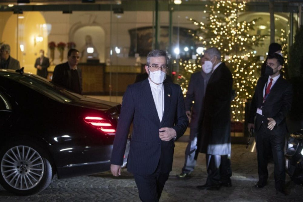 Замглавы МИД Ирана отправился в Вену для продолжения переговоров по СВПД