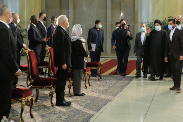 Иностранные послы в Тегеране встретились с Раиси в годовщину победы Исламской революции