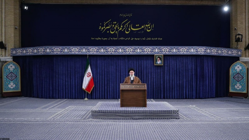 Иран преследует мирное использование атома, заявил лидер