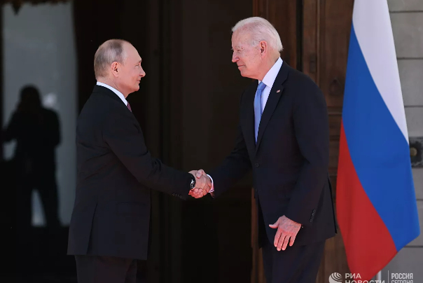 Путин и Байден приняли предложение о проведении саммита, сообщили в Париже