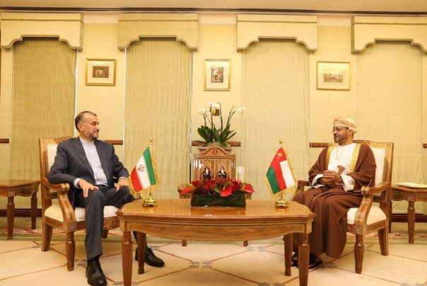 Глава МИД Омана провел встречу с иранским коллегой в Тегеране