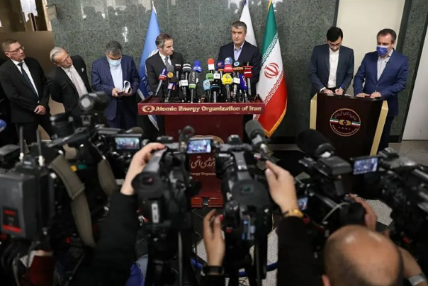 Политизация не должна повлиять на взаимодействие МАГАТЭ с Ираном, заявил глава ОАЭИ