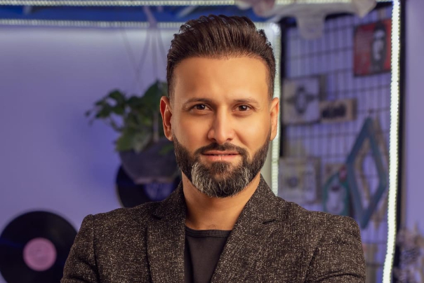 عصام الشمري بعد أن اخرج مسلسل (وارد امريكي) يكمل إخراج فيلم بعنوان (mp3)