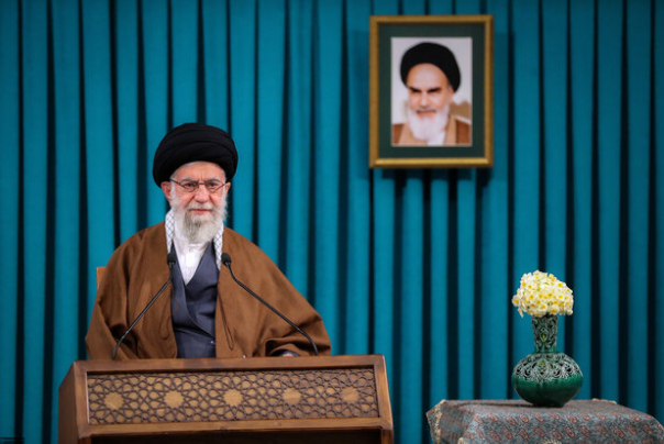 قائد الثورة: الشعب الإيراني بصموده انتصر على أمريكا