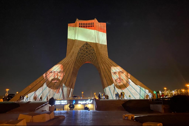 إنارة برج آزادي في طهران بالعلم اليمني
