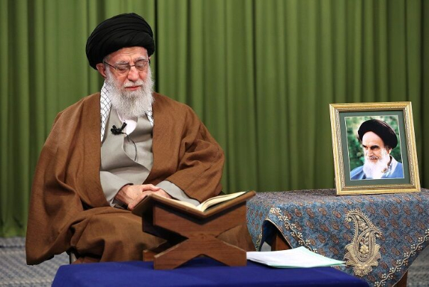 قائد الثورة يحضر جلسة تلاوة القرآن في اليوم الاول من رمضان
