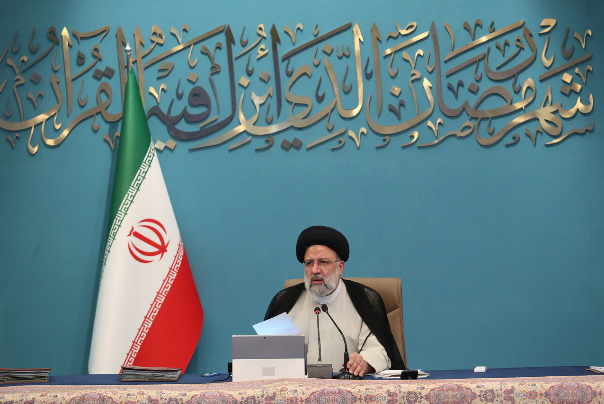 الرئيس الايراني يعلّق على جريمة الطعن في مشهد المقدسة