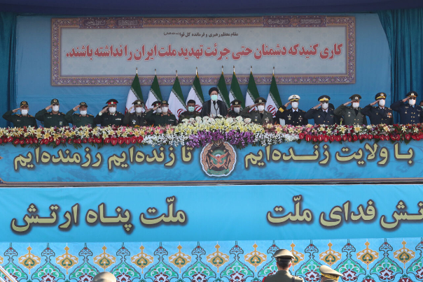 الرئيس الايراني بمناسبة يوم الجيش: قواتنا ترصد أي تحرك للكيان الصهيوني