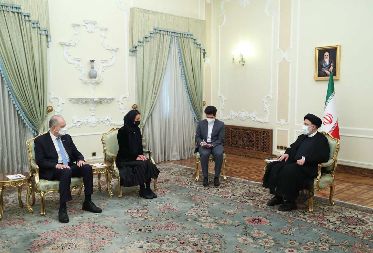 Раиси: Иран приветствует развитие отношений с Эстонией