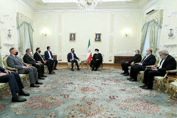 رئيسي يؤكد على دور البرلمان العراقي في تعزيز العلاقات بين طهران وبغداد