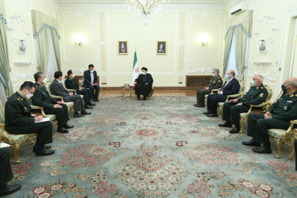 Раиси: Власти Ирана и Китая полны решимости развивать стратегические отношения