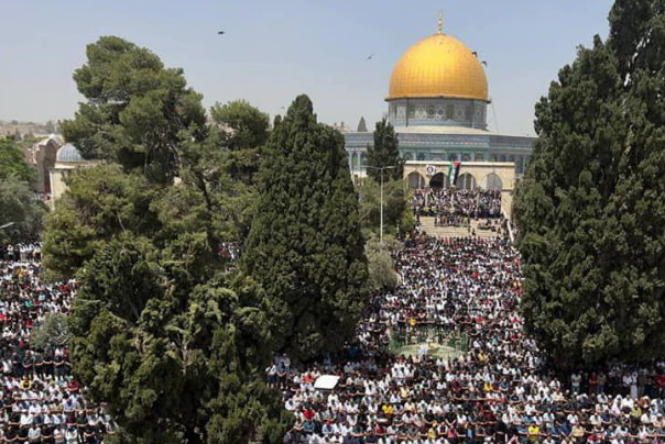 'ישראל' מונעת קריאה לתפילת אישה במסגד אל-אקצא בירושלים