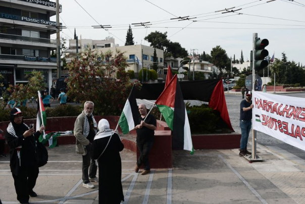פלסטינים הפגינו בשגרירות ישראל באתונה