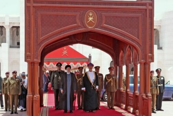 Султан Омана принял иранского президента в Маскате