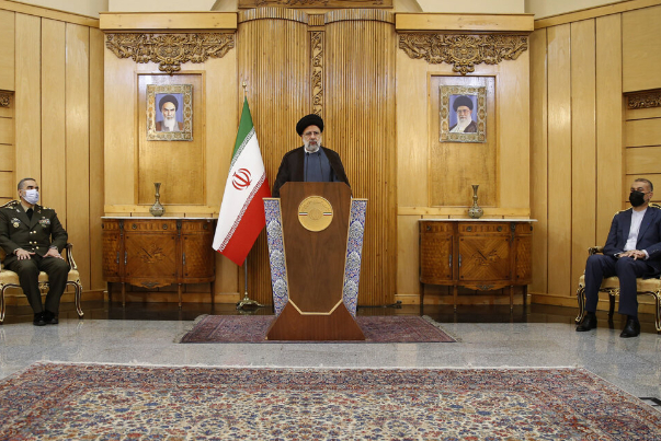 Иран и Оман разделяют общую позицию по многим вопросам, заявил Раиси
