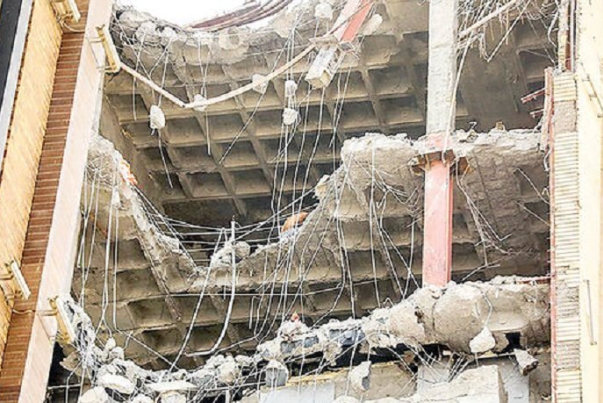 انتشال الجثث مستمر.. ارتفاع قتلى انهيار مبنى آبادان إلى 36 شخصا