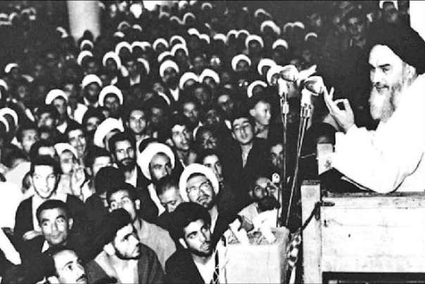 انتفاضة الخامس عشر من خرداد.. الوميض الأول للثورة الاسلامية