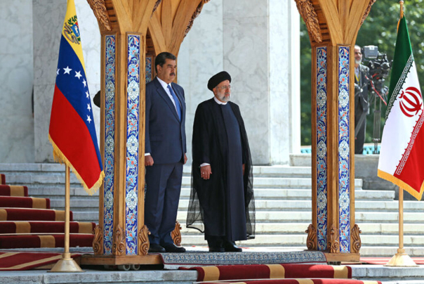 السيد رئيسي يستقبل مادورو في طهران