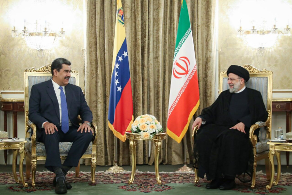 Тегеран и Каракас подписали документ о стратегическом сотрудничестве на 20 лет