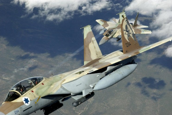 מטוסי קרב ישראליים פורצים את מחסום הקול מעל דרום לבנון