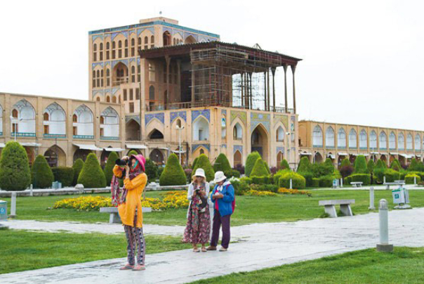 إيرادات السياحة الإيرانية تنمو بنسبة 40% في 2021