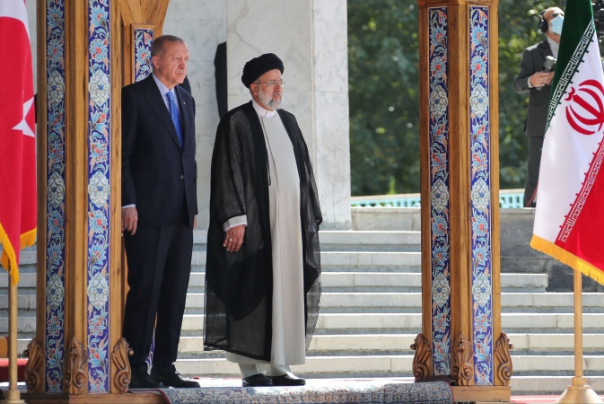 Раиси официально принял Эрдогана в Тегеране