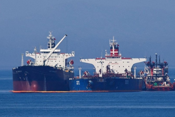 Танкер с иранской нефтью готов покинуть греческие воды