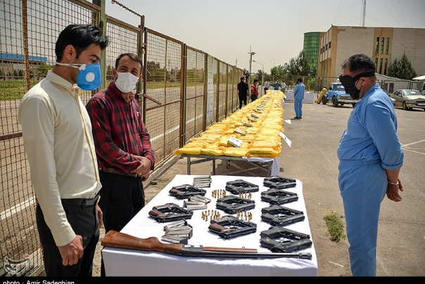 Пограничники Ирана изъяли 1,4 тонны наркотиков на границе с Афганистаном