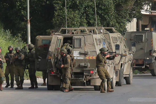 اعتقال 4 فلسطينيين بعد محاصرة منزل في سلواد بالضفة الغربية