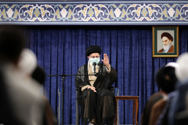 رهبر انقلاب: پرچم جمهوری اسلامی، پرچم «عدالت و معنویت» است