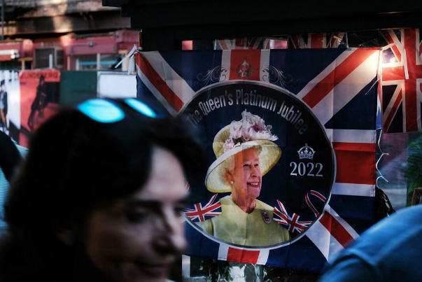 على خلفية وفاتها.. ملكة بريطانيا وحقبتها الدامية