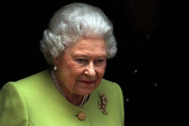 دفن قناع استقلال وسائل الإعلام البريطانية مع ملكة بريطانية ذات الـ96 عاماً