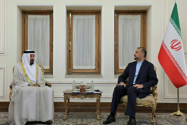 Посол ОАЭ встретился с главой МИД Ирана