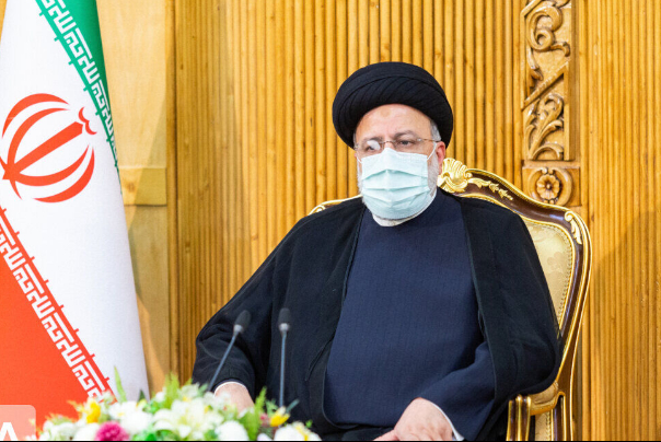 Иран стремится играть эффективную роль в регионе, заявил Раиси