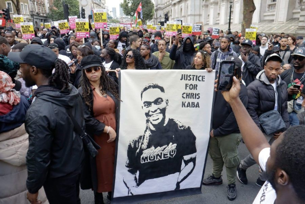 خشونت پلیس معترضان انگلیسی را به خیابان‌ها کشاند