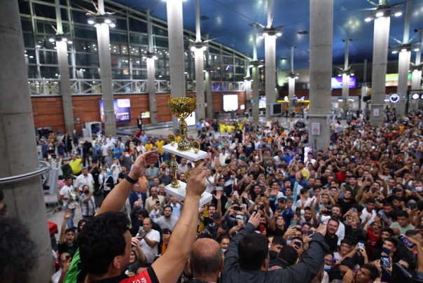 استقبال شعبي واسع للمنتخب الوطني للمصارعة الحرة في طهران