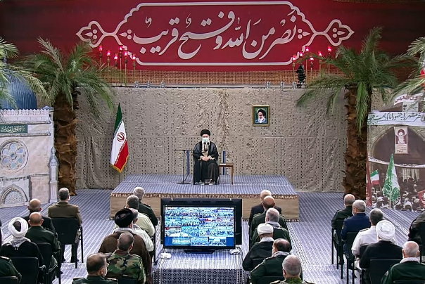 قائد الثورة: أمريكا والغرب أكثر من دعم صدام في الحرب على إيران