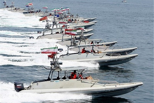 حرس الثورة يُجري عرضا عسكريا في جنوب البلاد