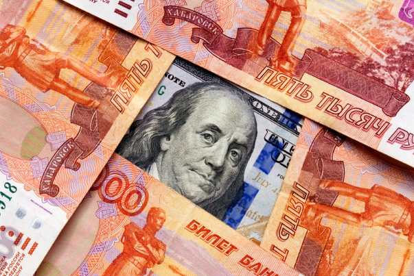 پاکستان به‌زودی در مبادلات خود با روسیه دلار را حذف می‌کند