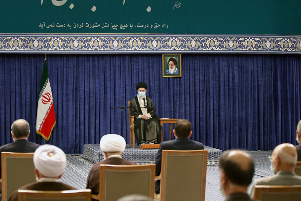 Лидер провел встречу с членами совета целесообразности в Тегеране