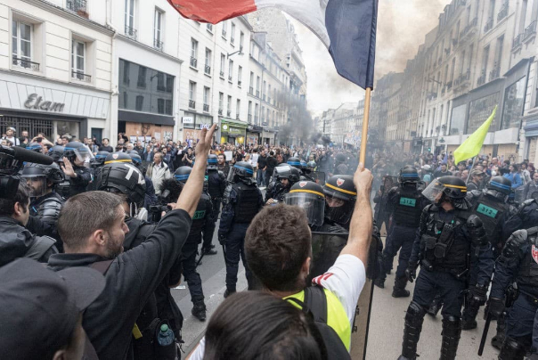 الإحتجاجات في أوروبا.. الغرب يحصد ثمار فتنته في أوكرانيا