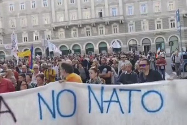 تظاهرات در ایتالیا علیه ناتو و افزایش هزینه‌های زندگی+ فیلم