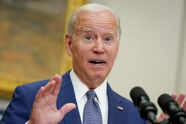 بايدن يستغل الديمقراطية للحفاظ على منصبه وموقع حزبه