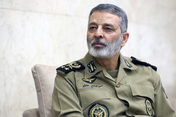 القائد العام للجيش الايراني: المصير المحتوم لنظام الهيمنة بقيادة أمريكا هو السقوط