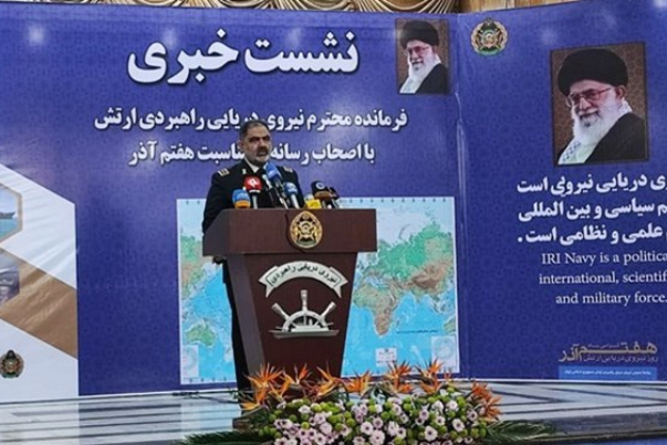 الادميرال ايراني: مروحيات هجومية وطائرات مسيرة بعيدة المدى ستنضم للقوة البحرية