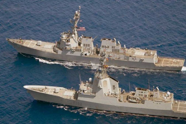 Американские корабли проходят через водный путь, определенный Ираном в Персидском заливе